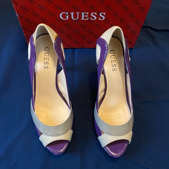 Guess Peep Toe Platform Heel - Picture 2 of 3